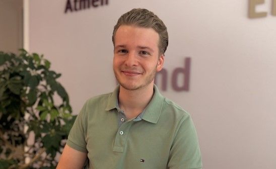 Timon Weisser absolviert eine Ausbildung zum Kaufmann für Dialogmarketing